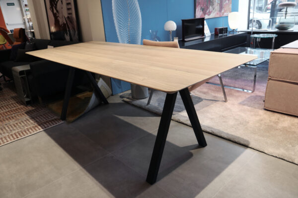 Design meubelmerken tegen scherpe prijzen tijdens de winteropruiming van Hartman. Leolux - Vitra - Eames - Cor - Rolf Benz - Design on stock - EYYE