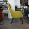 HAL - lounge chair - Vitra. Geel gestoffeerd met donker houten poten. Afmeting: B58 x D62 x H104,5 cm. Zonder levertijd bij Hartman Binnenhuisadviseurs.