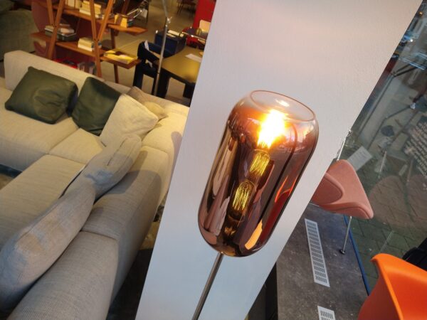 Gople - Vloerlamp van Artemide. Kap van Glas in Rose gold met verchroomde voet. ø21 x H170 cm. Direct leverbaar bij Hartman Binnenhuisadviseurs