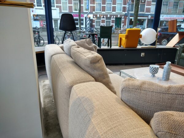 Mex-Hi - Cassina - Showroomsale - Hoekbank Afmeting: B270 x D220 x H74 cm. Direct verkrijgbaar zonder levertijd bij Hartman Binnenhuisadviseurs.