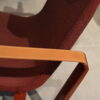 Cite fauteuil - van Vitra, Rode stoffering naar het ontwerp van Jean Prouvé. Nu verkrijgbaar in de showroomsale bij Hartman Binnenhuisadviseurs.