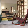 Cite fauteuil - van Vitra, Rode stoffering naar het ontwerp van Jean Prouvé. Nu verkrijgbaar in de showroomsale bij Hartman Binnenhuisadviseurs.