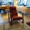 Cite fauteuil - van Vitra, Rode stoffering naar het ontwerp van Jean Prouvé. Nu verkrijgbaar in de showroomsale bij Hartman Binnenhuisadviseurs.