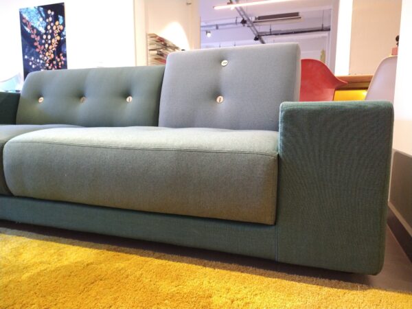 Polder Sofa - Vitra. Green mix fabrics. Speelse bank van Nederlands Design. Nu verkrijgbaar in de showroomsale bij Hartman Binnenhuisadviseurs.